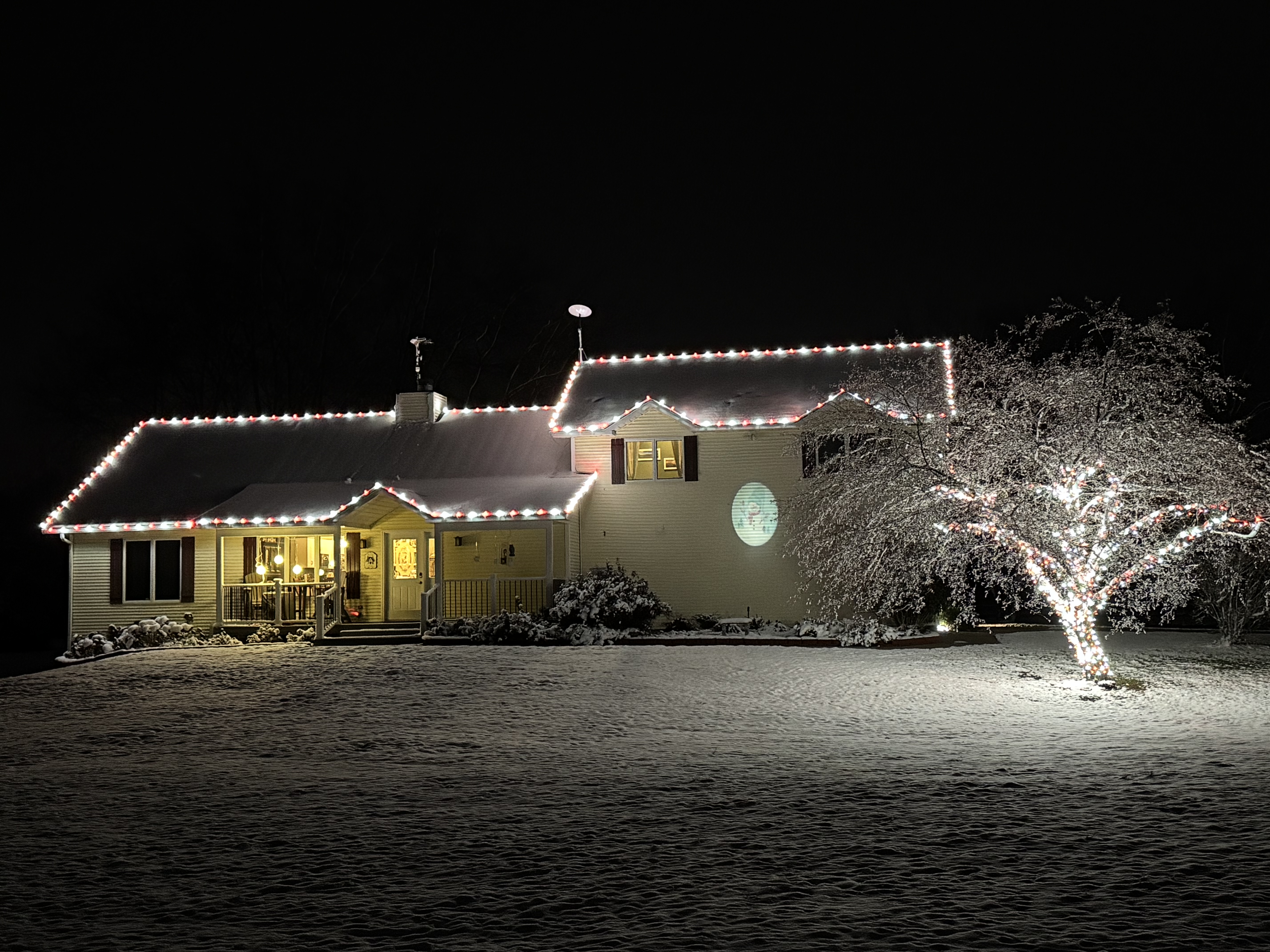 Residential holiday lighting